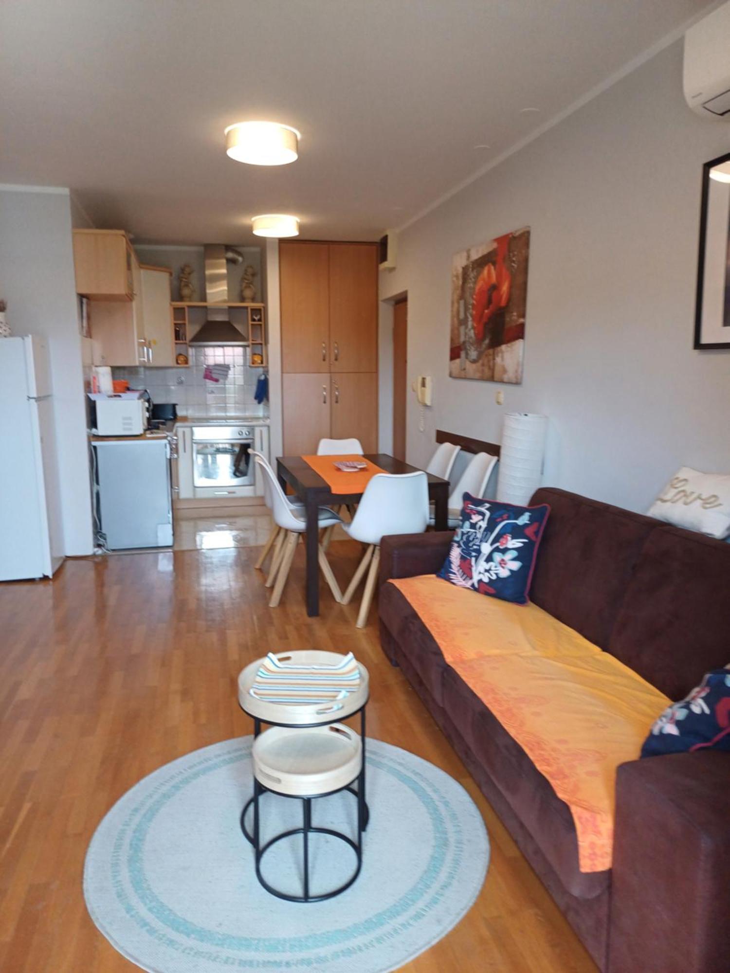 Apartament Laura Galileo Blizu Centra I Plaze